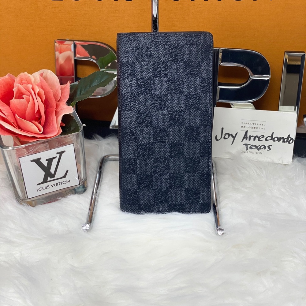 Authentic Louis Vuitton Grapite Braza